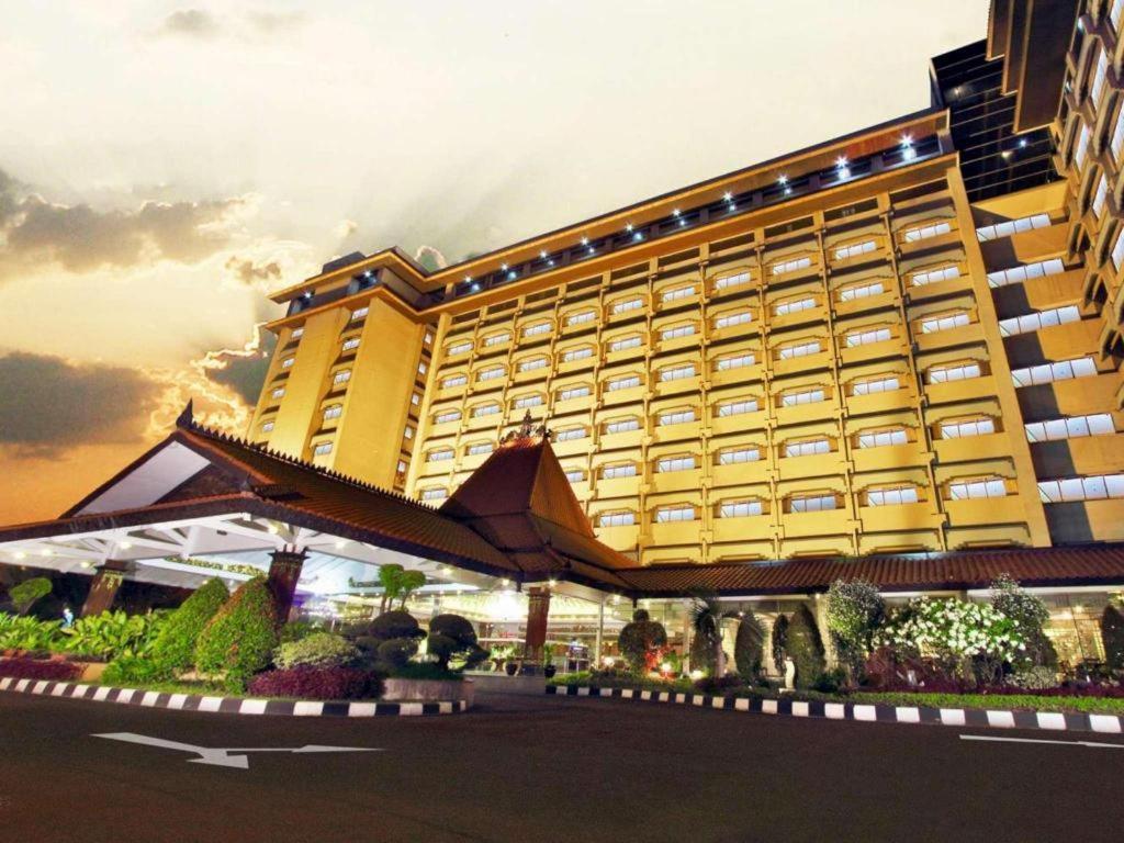 Kartika Chandra Hotel Джакарта Екстериор снимка