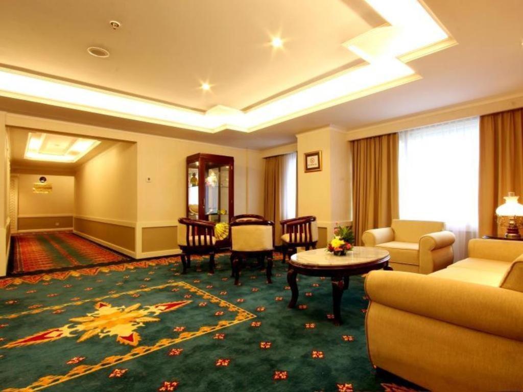 Kartika Chandra Hotel Джакарта Екстериор снимка