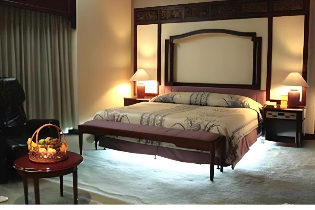 Kartika Chandra Hotel Джакарта Екстериор снимка