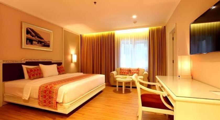 Kartika Chandra Hotel Джакарта Екстериор снимка
