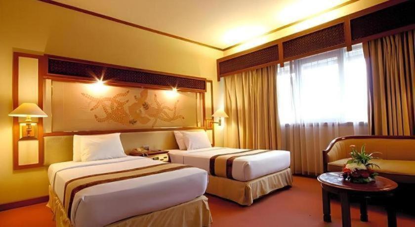 Kartika Chandra Hotel Джакарта Екстериор снимка