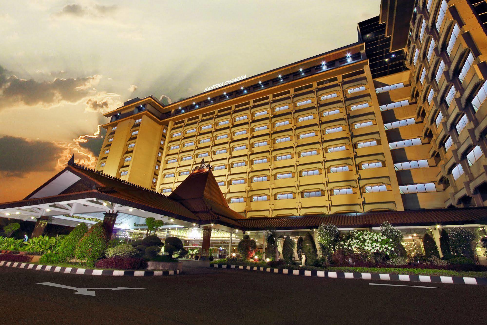 Kartika Chandra Hotel Джакарта Екстериор снимка